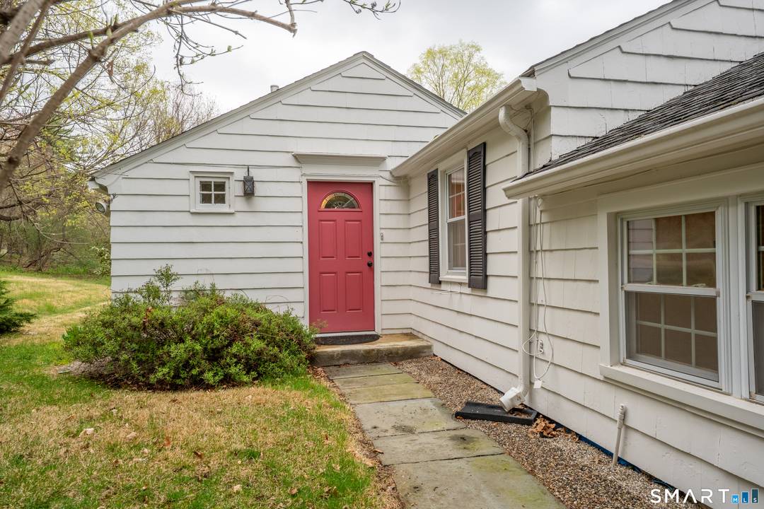 Nestled on a private. 77 Acre Lot on Hillsboro Road in West Hartford, this well maintained single family rental offers the perfect blend of space, comfort, and tranquility.