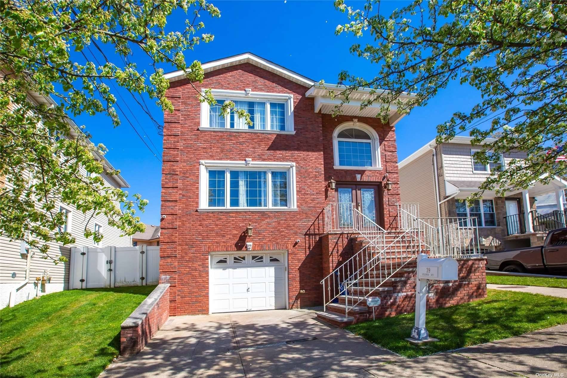 WELCOME TO THIS IMPRESSIVE FULLY DETACHED ONE FAMILY HOME CONSTRUCTED IN YR 2005 WITH EXCEPTIONAL CRAFTSMANSHIP.