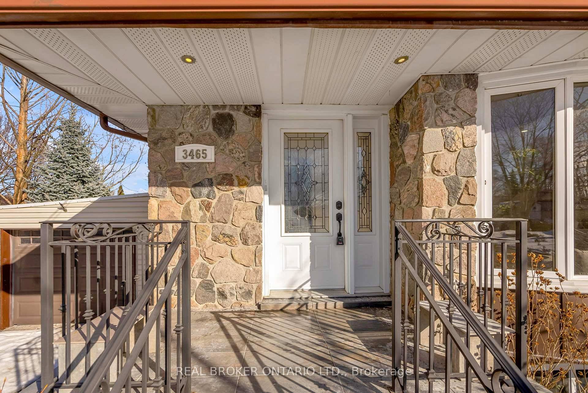 Welcome to this beautifully maintained semi detached bungalow in a quiet, family friendly crescent near U of T Mississauga, Credit River, and top rated schools.