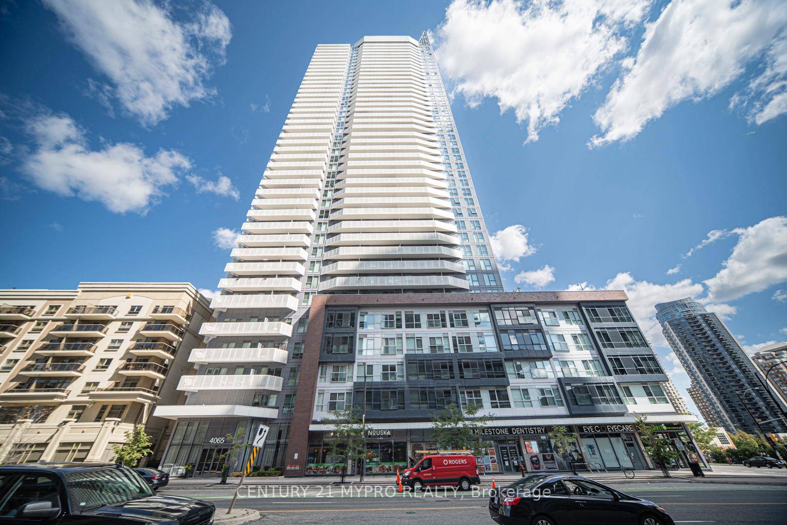 We are thrilled to offer you a stylish, contemporary getaway in City Centre !