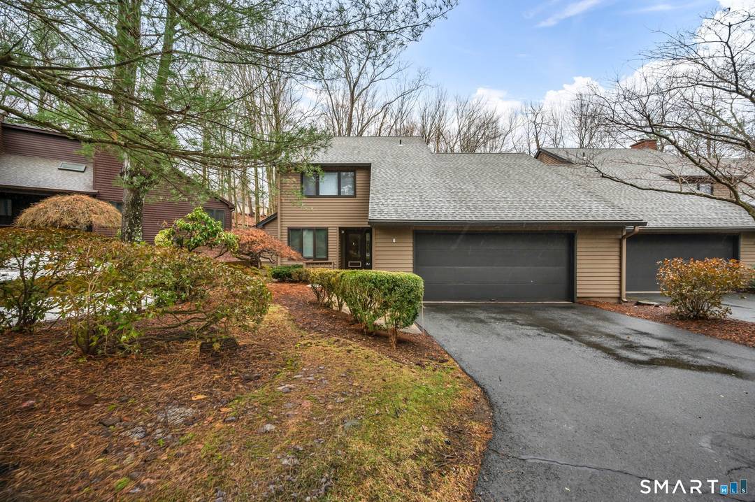 OMG... a very spacious condo in a coveted West Hartford subdivision ; 800 Mountain.