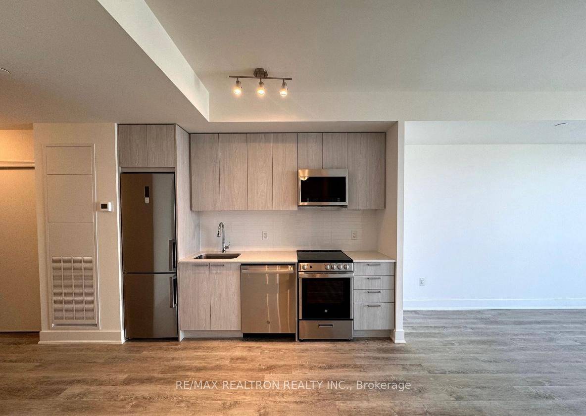 Sophisticated 2 Bedroom, 2 Bathroom Condo in an Unbeatable Location.