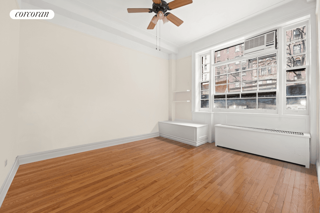 PROFESSIONAL LEASE OFFICE SPACE 4 Room office space with entry reception.