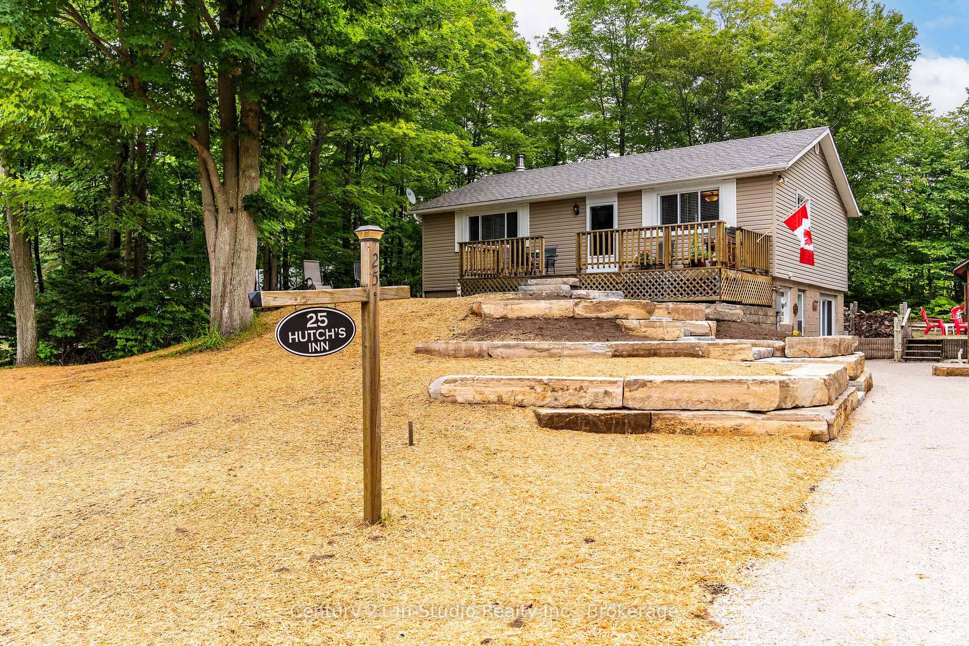 Discover the perfect blend of beachside excitement and quiet comfort in this beautiful 4 bedroom, 2 bathroom home, located just a short walk from the sandy beach.