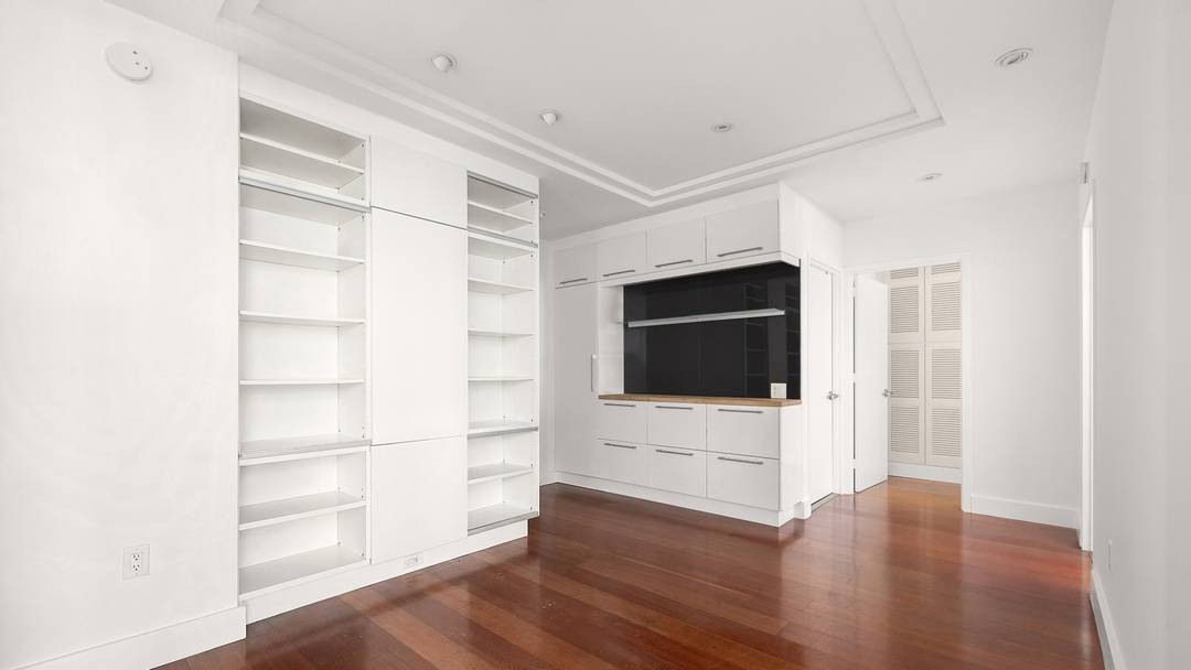 Available JULY 15. 1400 sq ft loft like 3 bedroom 2 bath features 9 ft ceilings, oversized windows, home office, great light, stainless steel appliances on kitchen.