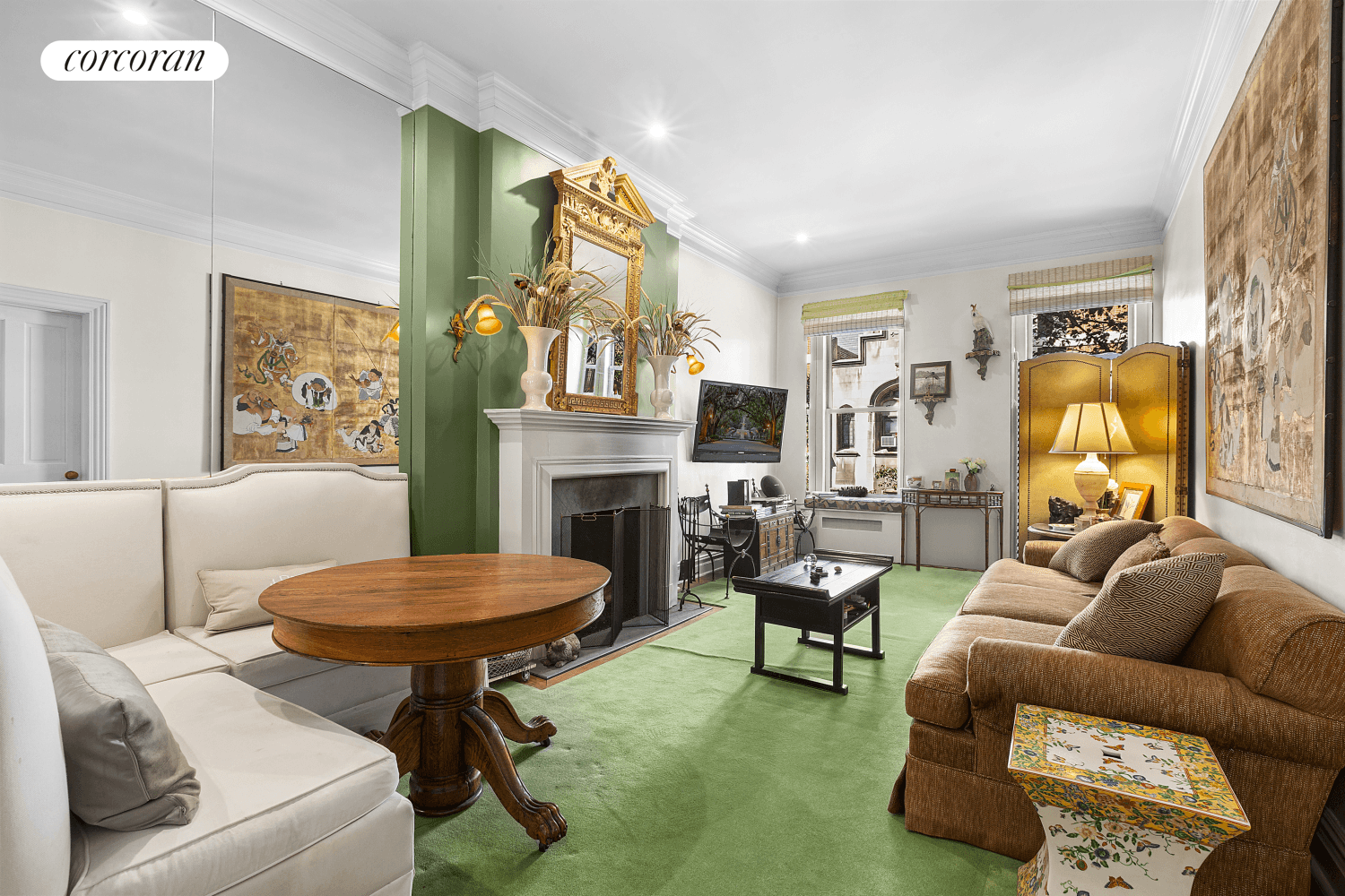 Situated on a lovely tree lined block between Park and Madison Avenues, this beautiful one bedroom, one bath apartment is located in an intimate brownstone cooperative with an elevator.