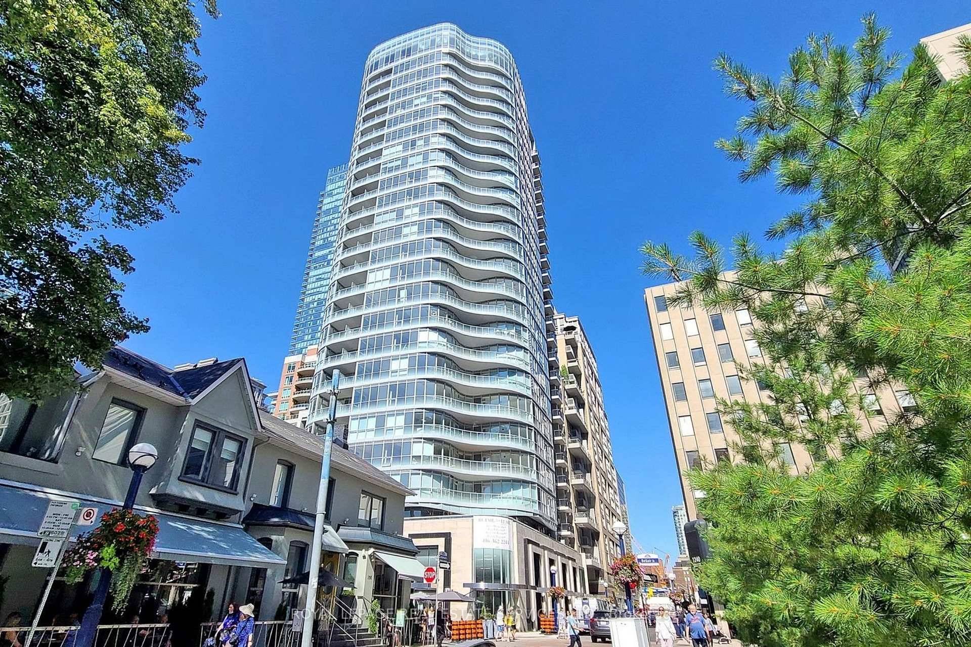 Welcome to Minto Yorkville Park Luxury 1 1 Bedroom Condo in Toronto's Most Prestigious Neighbourhood !