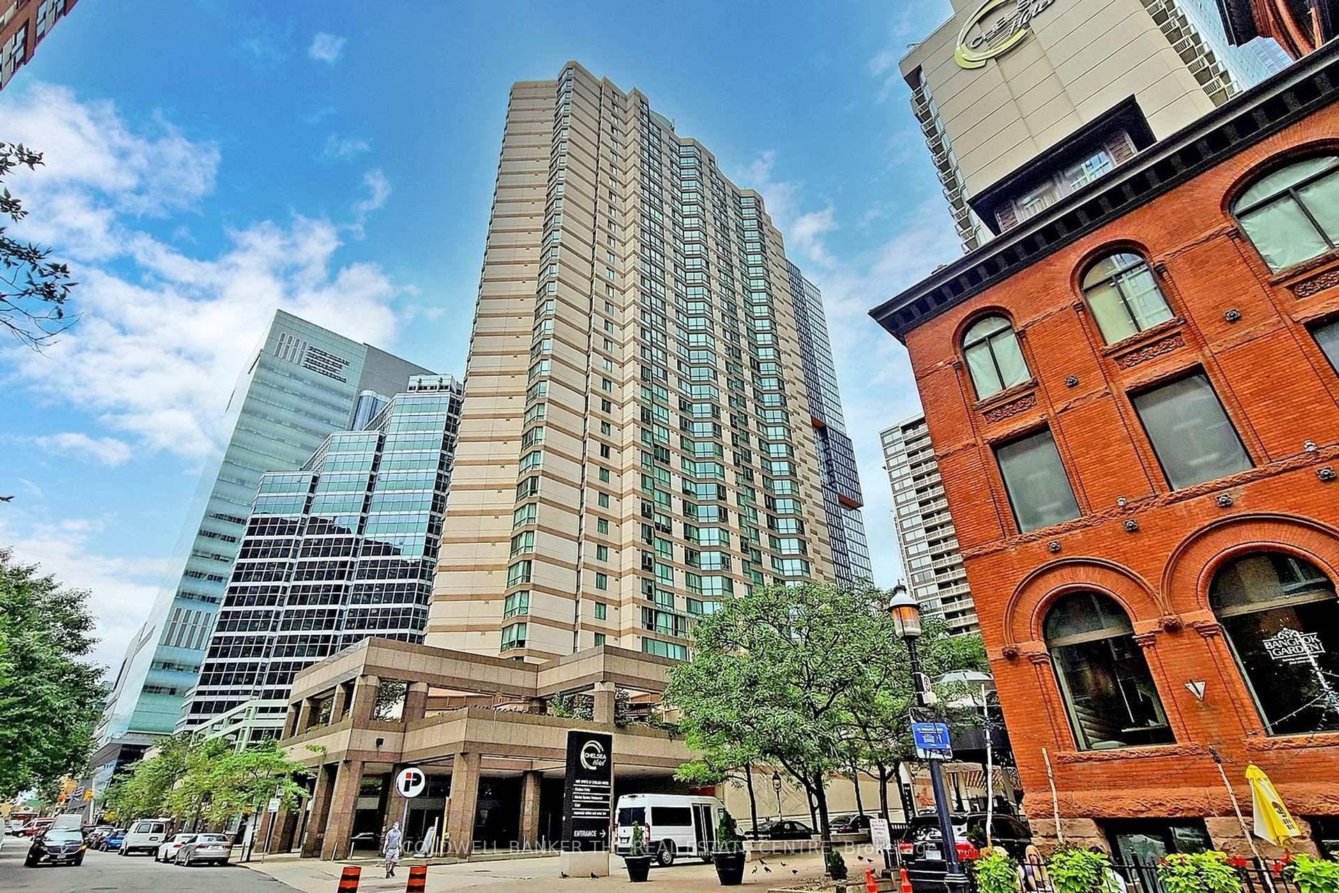 Luxurious Condo in Minto Plaza in the Heart of Downtown.