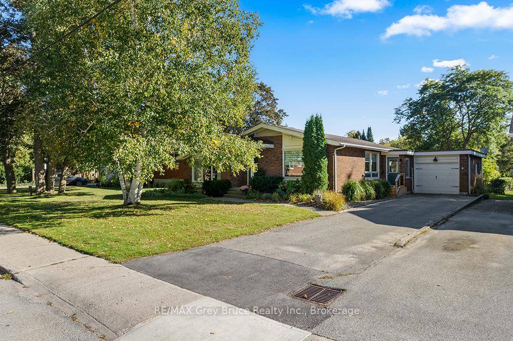 Charming 3 brick Bungalow West side Owen Sound.