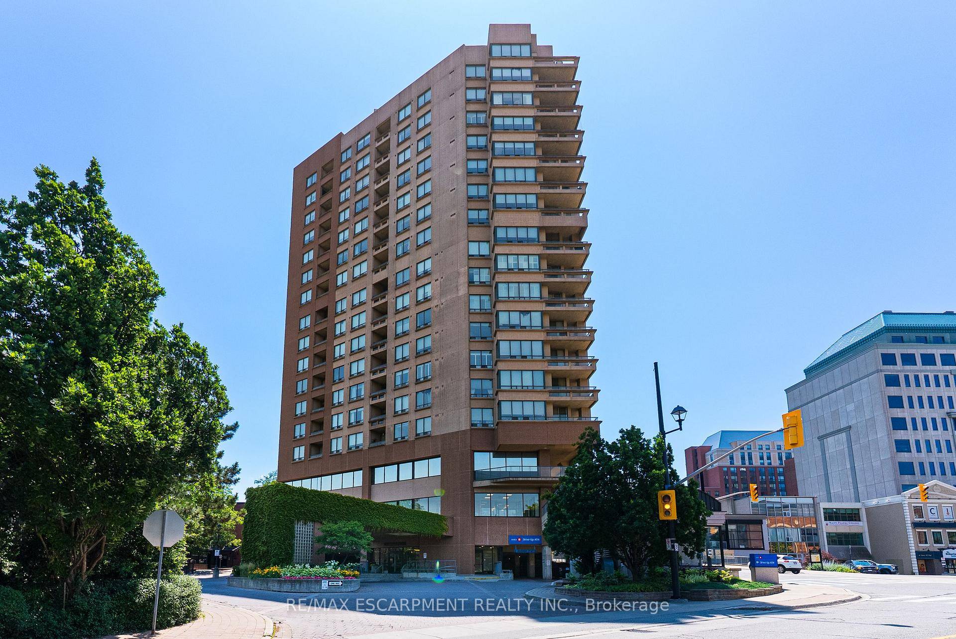 Walk out to the rooftop terrace ideal for relaxation amp ; fun summer nights entertaining family amp ; friends !