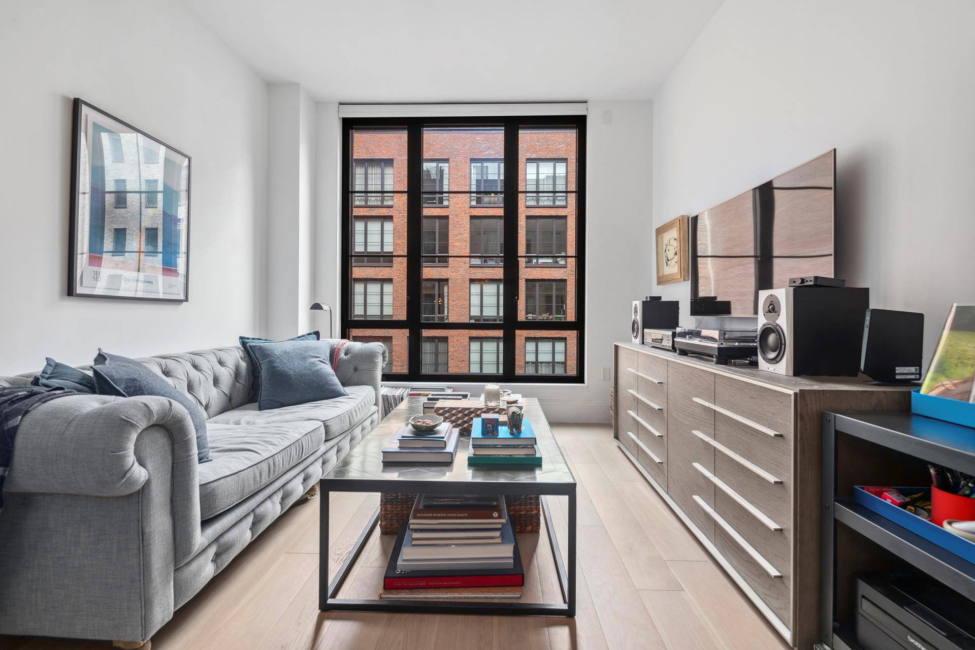 Welcome to Apartment 4T This high floor, 765 sq.