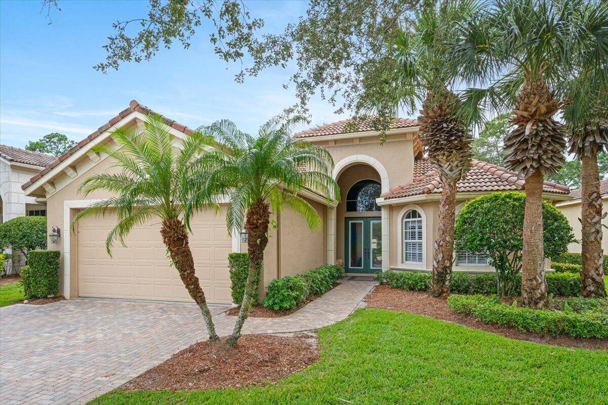 Meticulously maintained Wentworth model located on the PGA Wanamaker course.