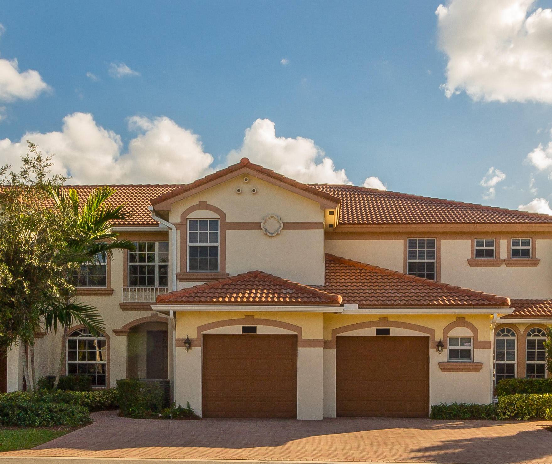 A Gorgeous Townhouse unit centrally located close to shopping, dining and I 95 with a community pool.