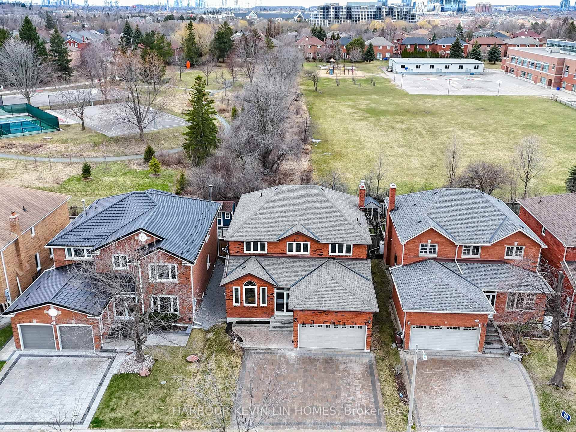 Welcome to 146 Valleymede Dr, Backing Onto Kings College Park.