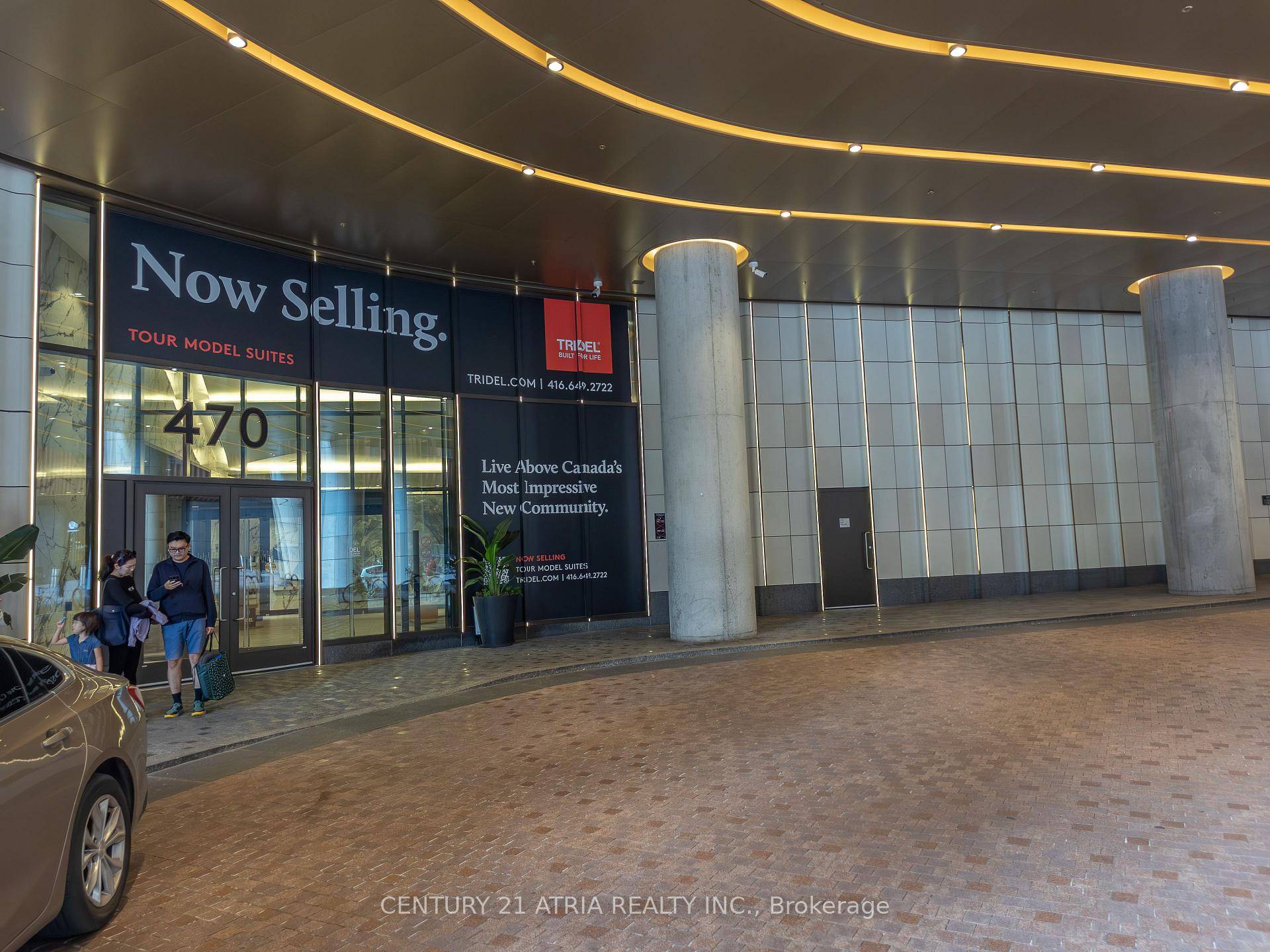 Welcome to this stunning modern 1 bedroom plus den condo at The Well by Tridel, offeringbreathtaking skyline views.