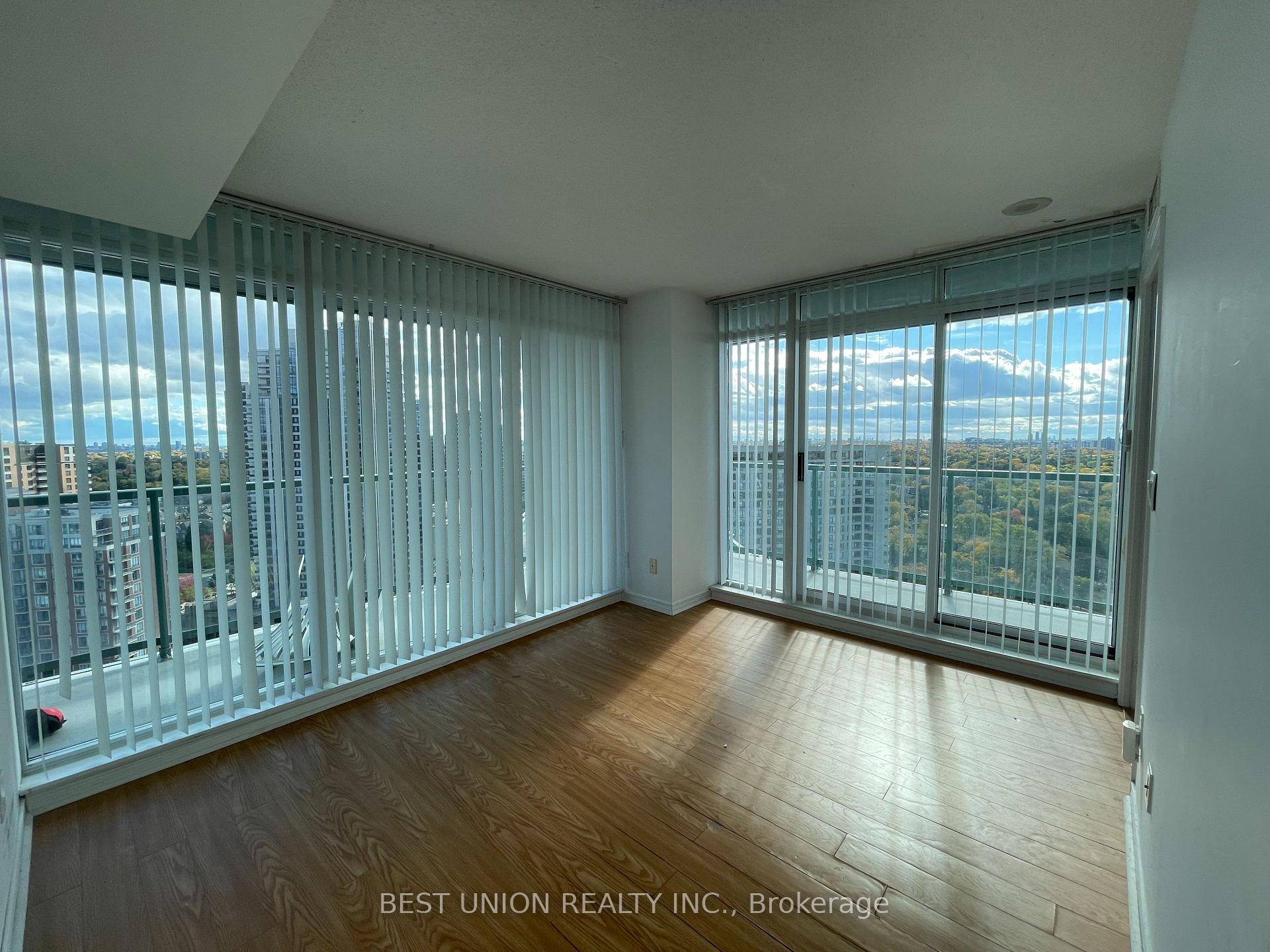 Luxury Condo Right At Finch Subway Station !
