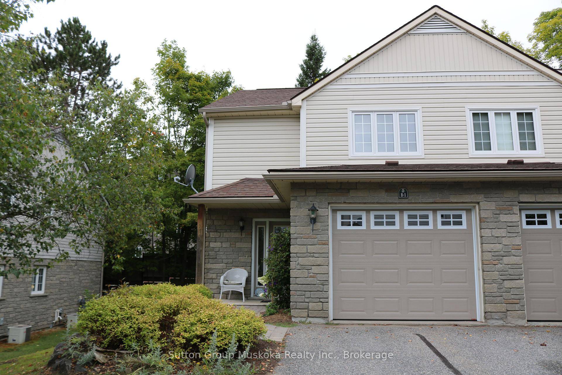 This is your opportunity to purchase a condominium townhome within walking distance of downtown Huntsville.