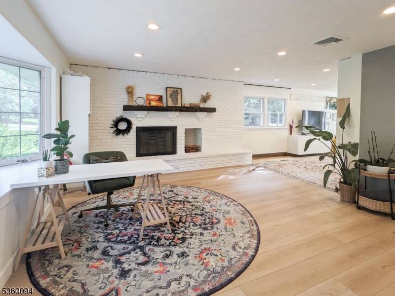 This gorgeous home in Livingston is ready and waiting, with 3 beds and 2.