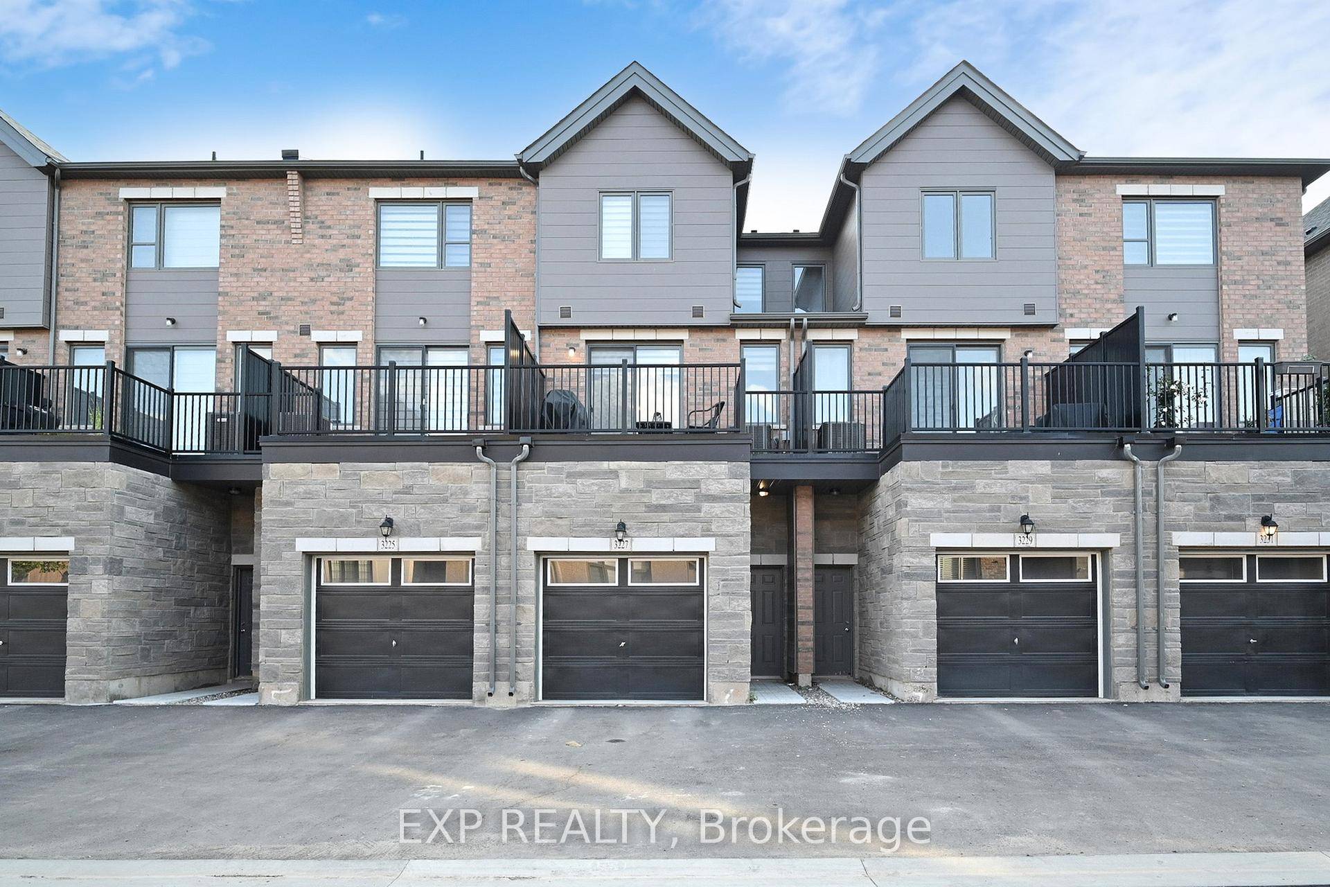 Newly built, the Edward model having 2058 sqft, Spacious bright Executive Townhome A True Gem in Luxury Living This exceptional, bright, and sunny 3 storey executive townhome offers an unparalleled ...