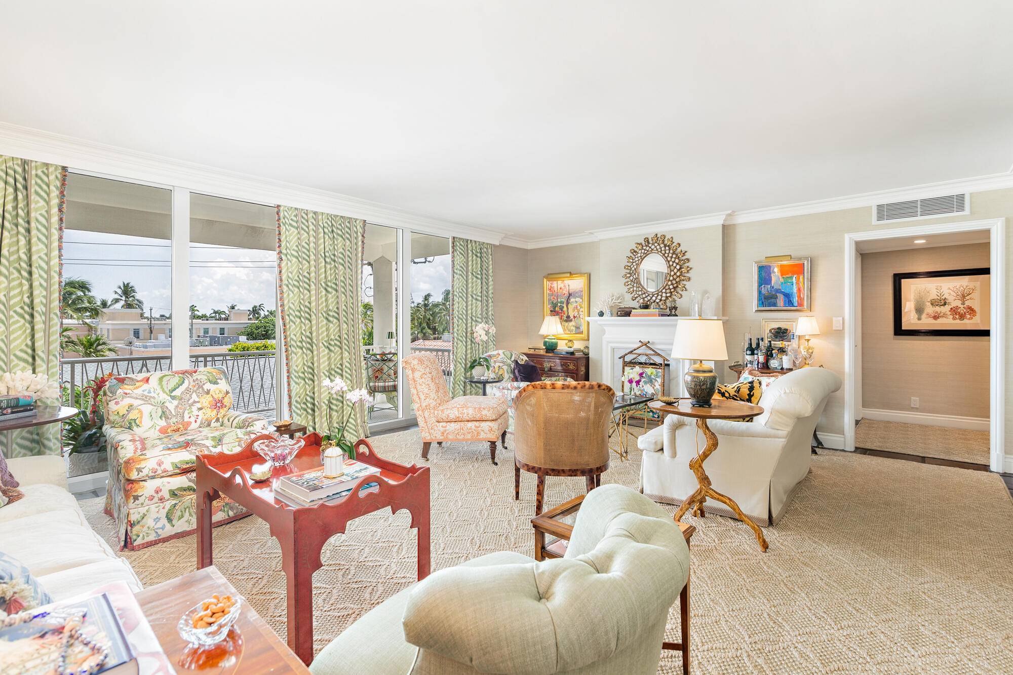 Rare opportunity to own in the prestigious Everglades Plaza located 2 blocks from Worth Avenue.