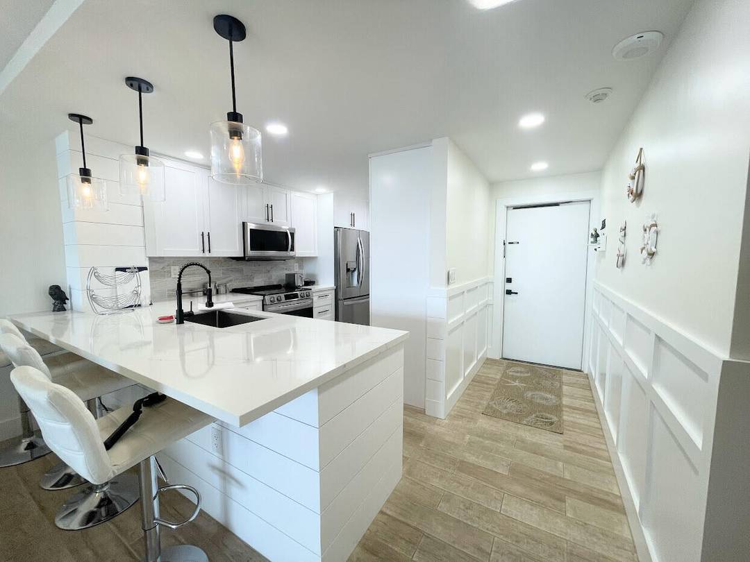 Stunning oceanfront condo available for short term rental through January 31, 2025.