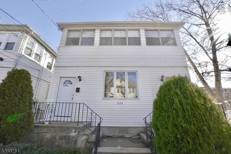 Excellent Investment Opportunity Mix Use Property in Bloomfield !
