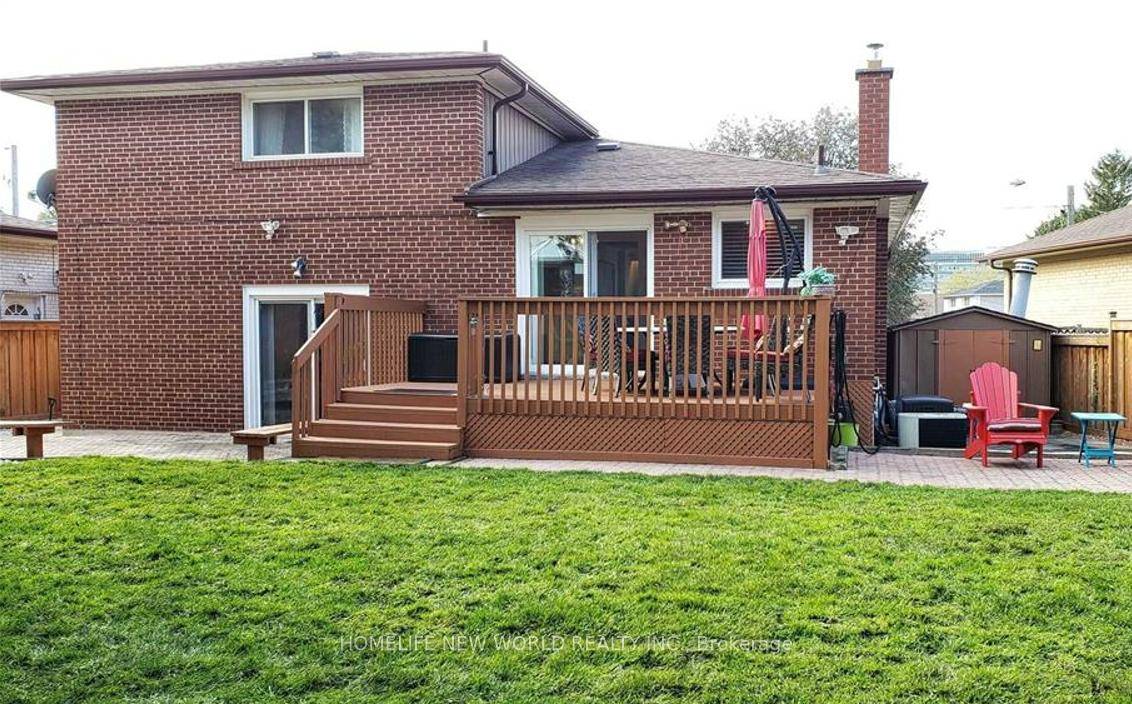 Must See This Gorgeous 3 2 bedroom Side Split Detached Home Located In A High Demand Area.