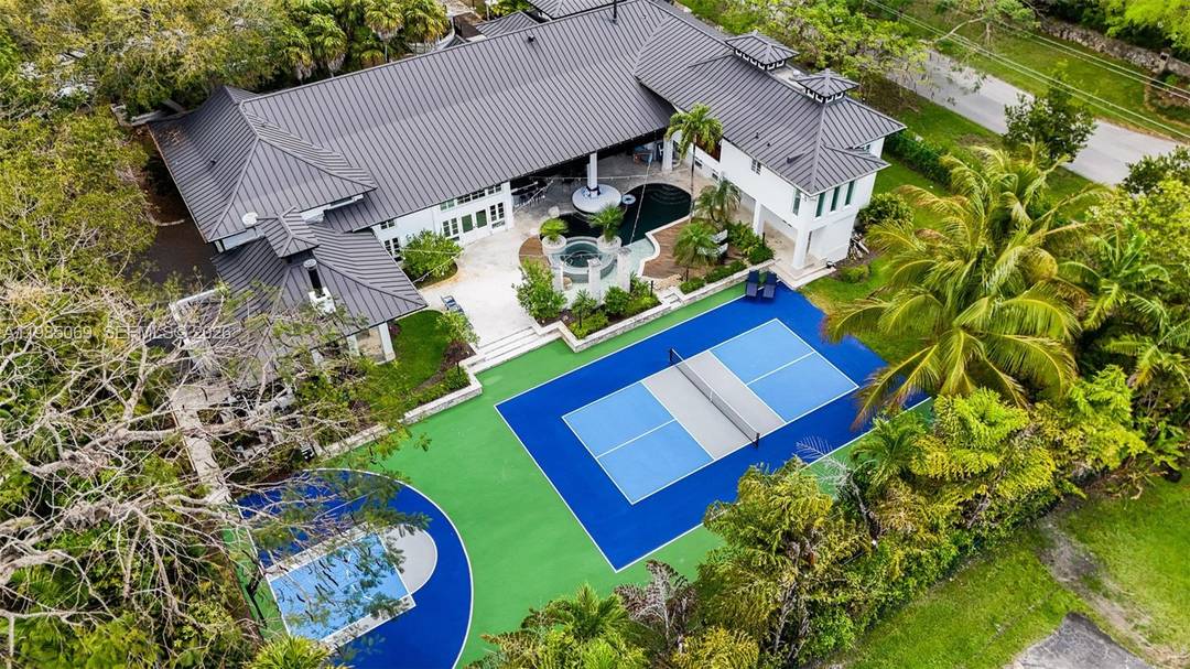 Welcome to one of Pinecrest s most distinguished estates !