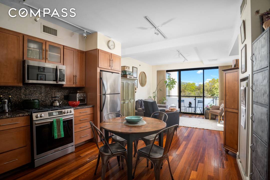 Gorgeous lovingly maintained two bedroom two bathroom home in Windsor Terrace at the Park Circle !
