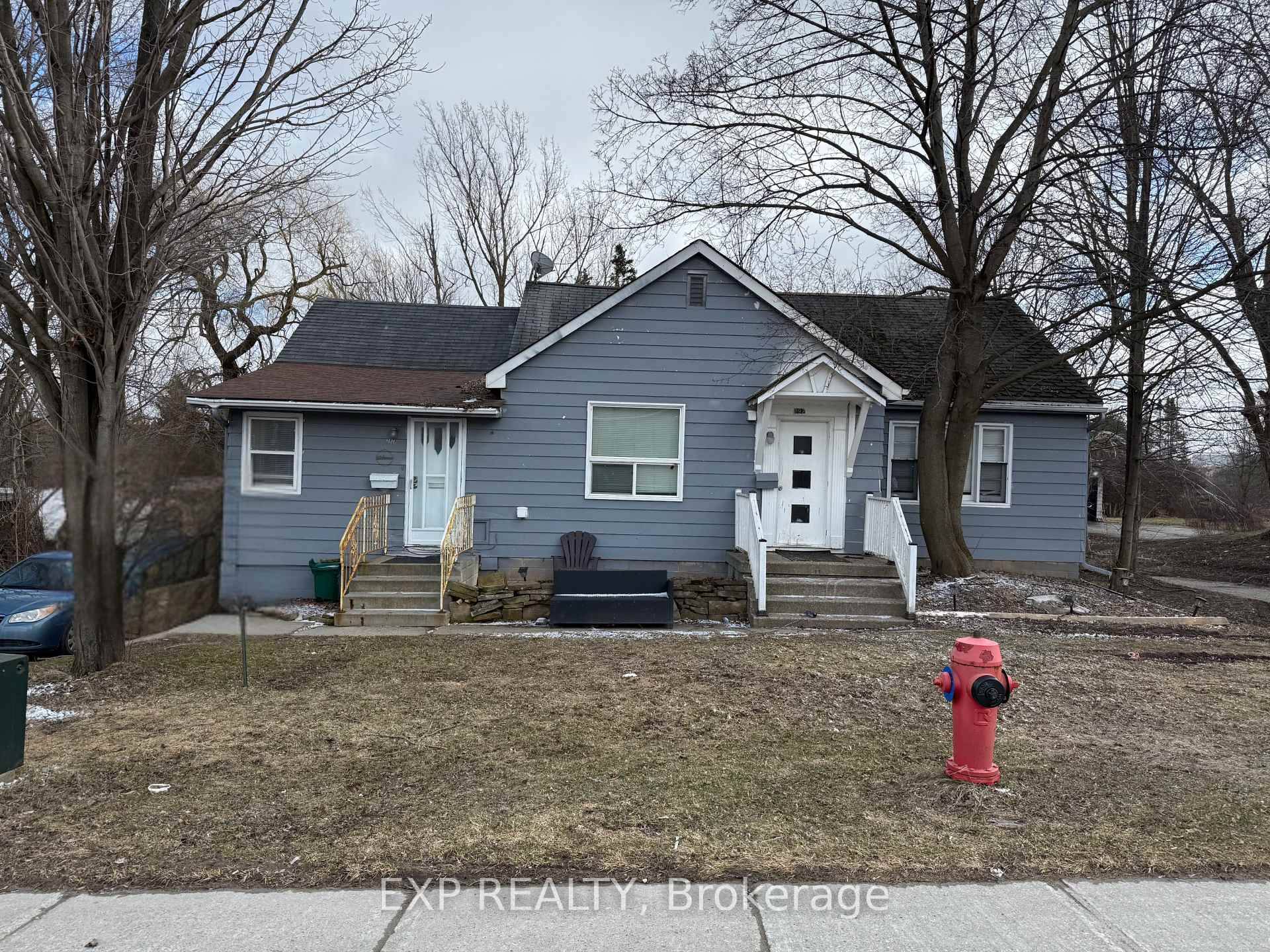 Investment Opportunity ! 1357 sq ft bungalow on 0.