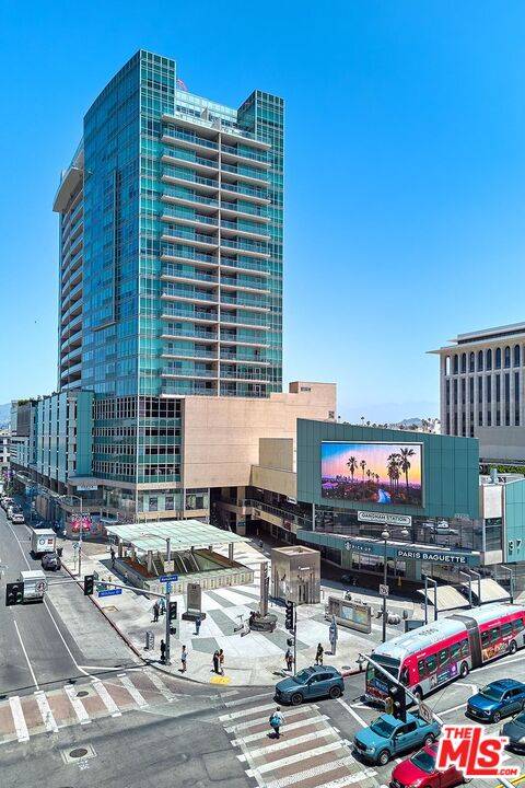 3785   Wilshire Blvd 2BR La