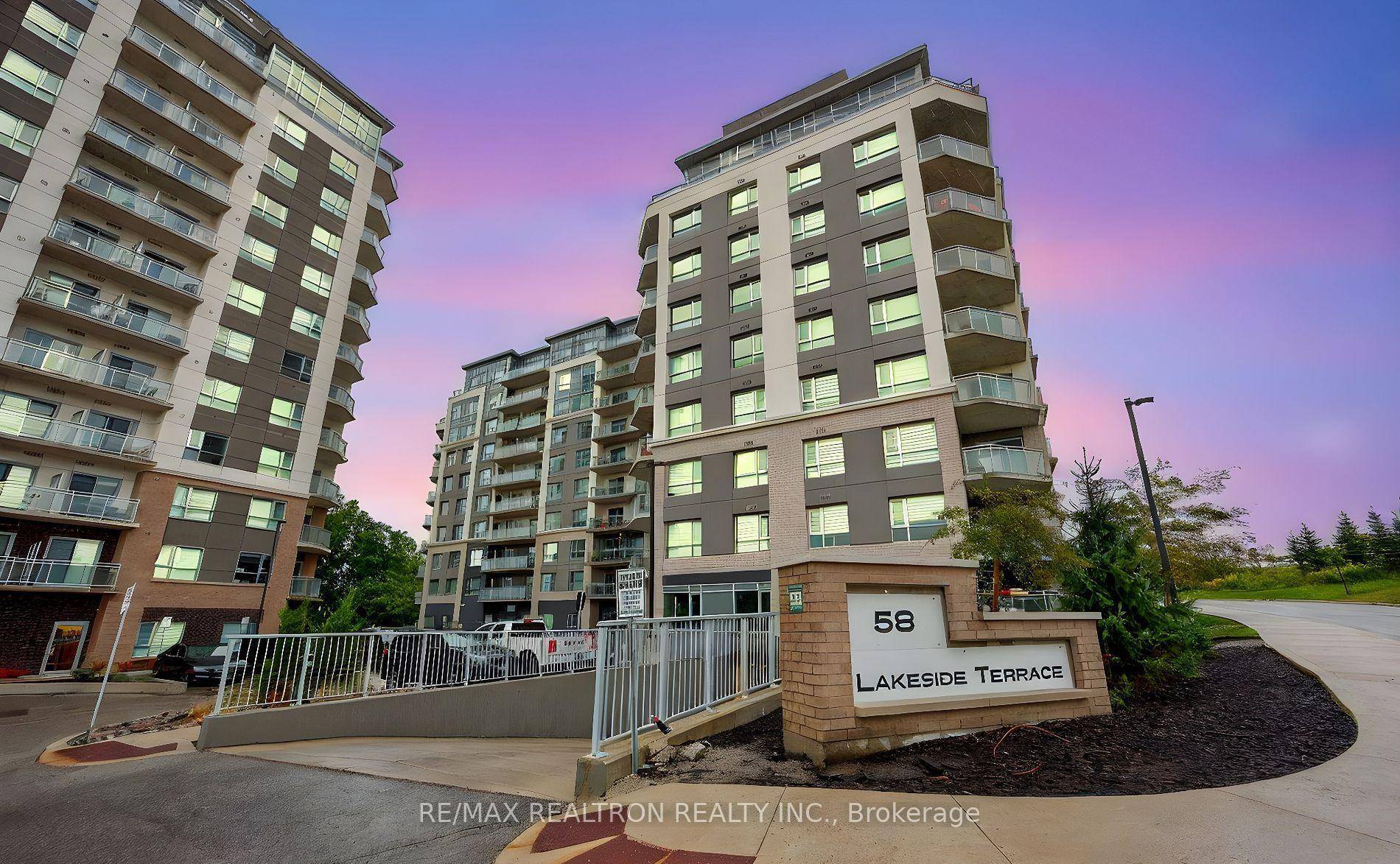 Beautiful New Condo Located In LakeVu Towers.
