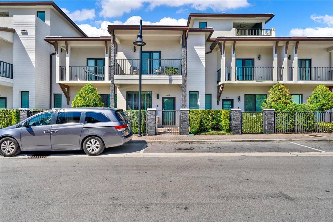 Smart Townhouse 2 Story, 3Bedrooms 2.