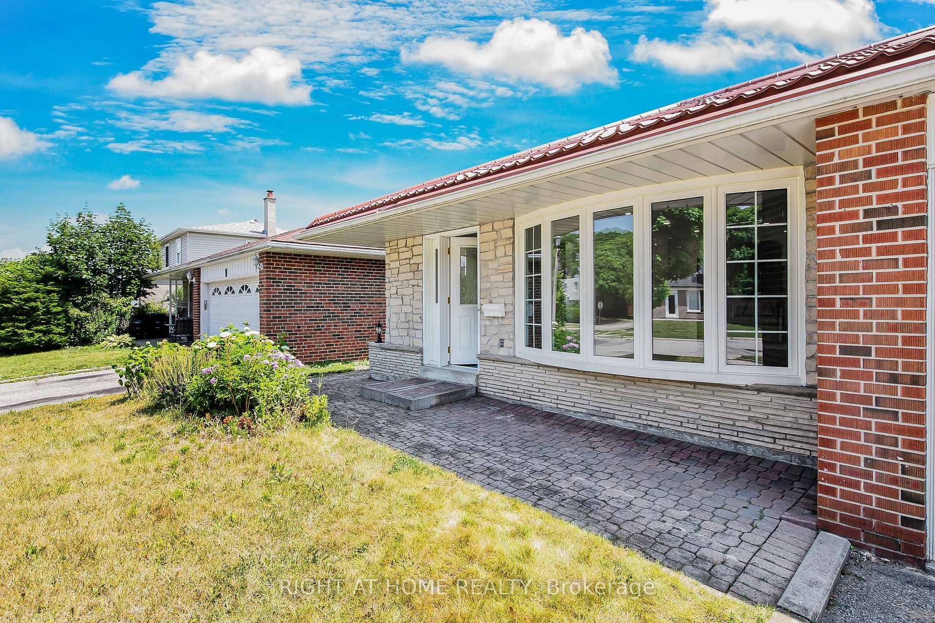 This thoughtfully renovated detached back split is perfect for any buyer, whether you're upsizing, downsizing, investing, or buying your first home.