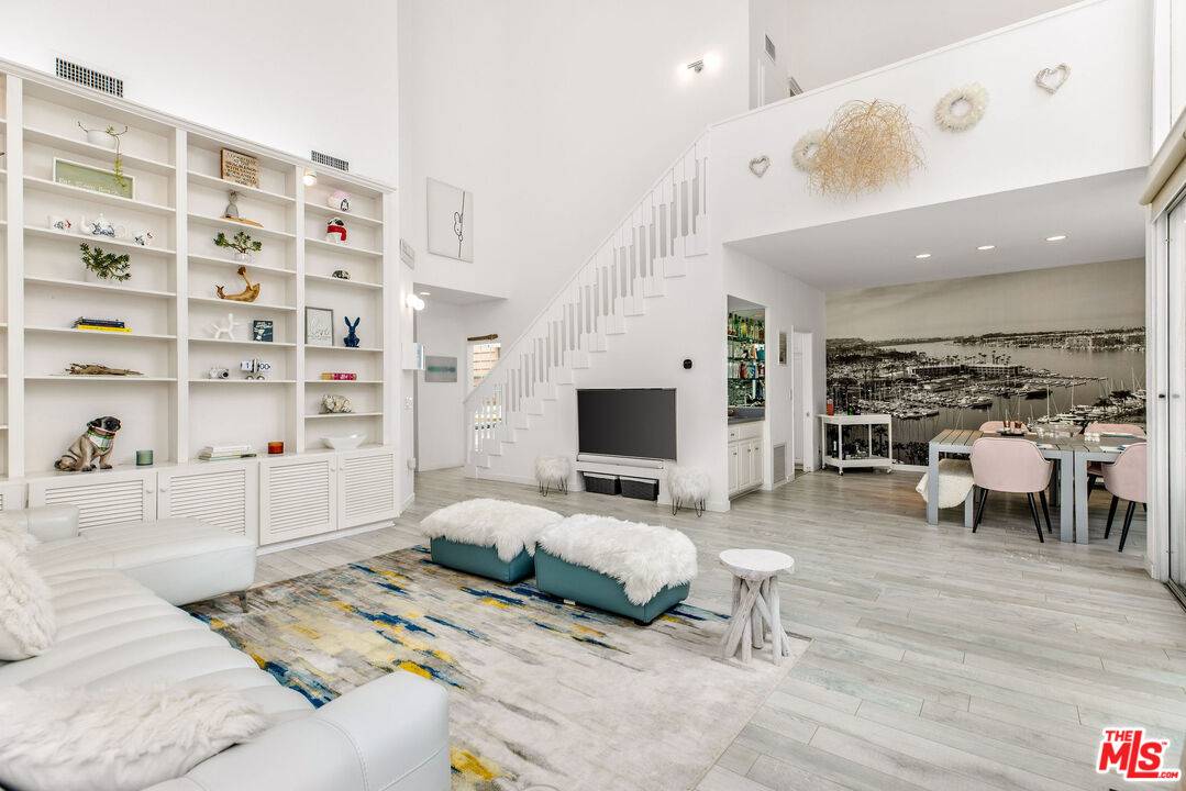 4342 Redwood Ave 2BR Marina Del Rey La