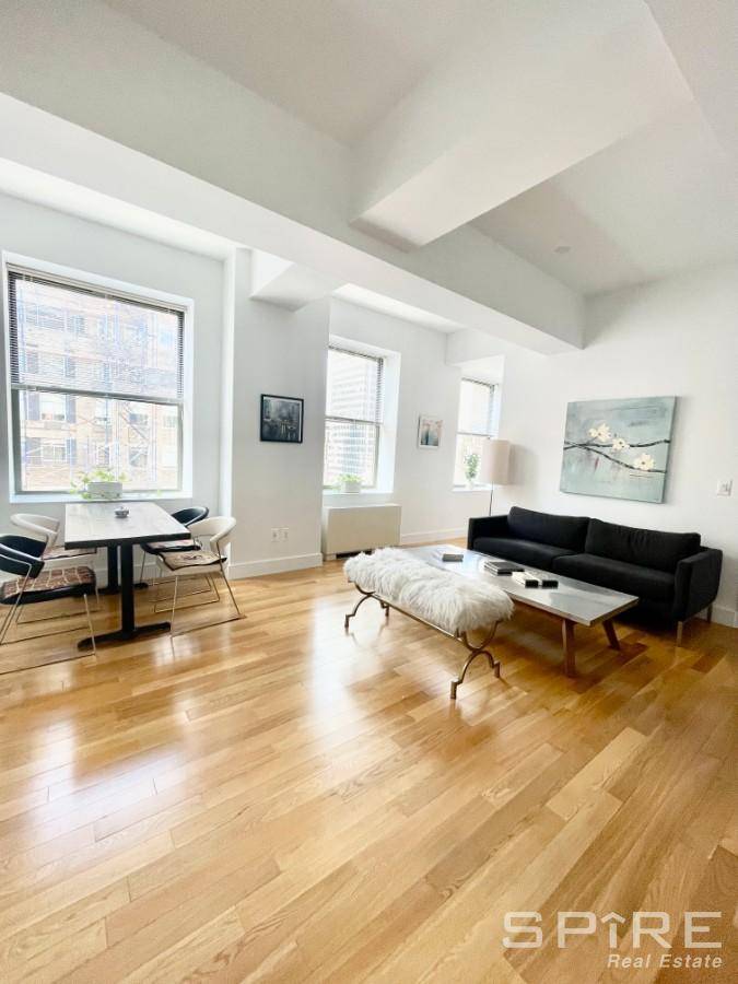 High Floor, beautifully renovated True 1br, with Lots of oversized south facing windows.