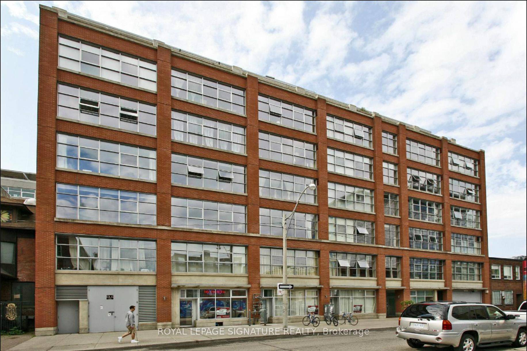 720 sqft CAMDEN LOFTS in Queen West with PARKING amp ; LOCKER.