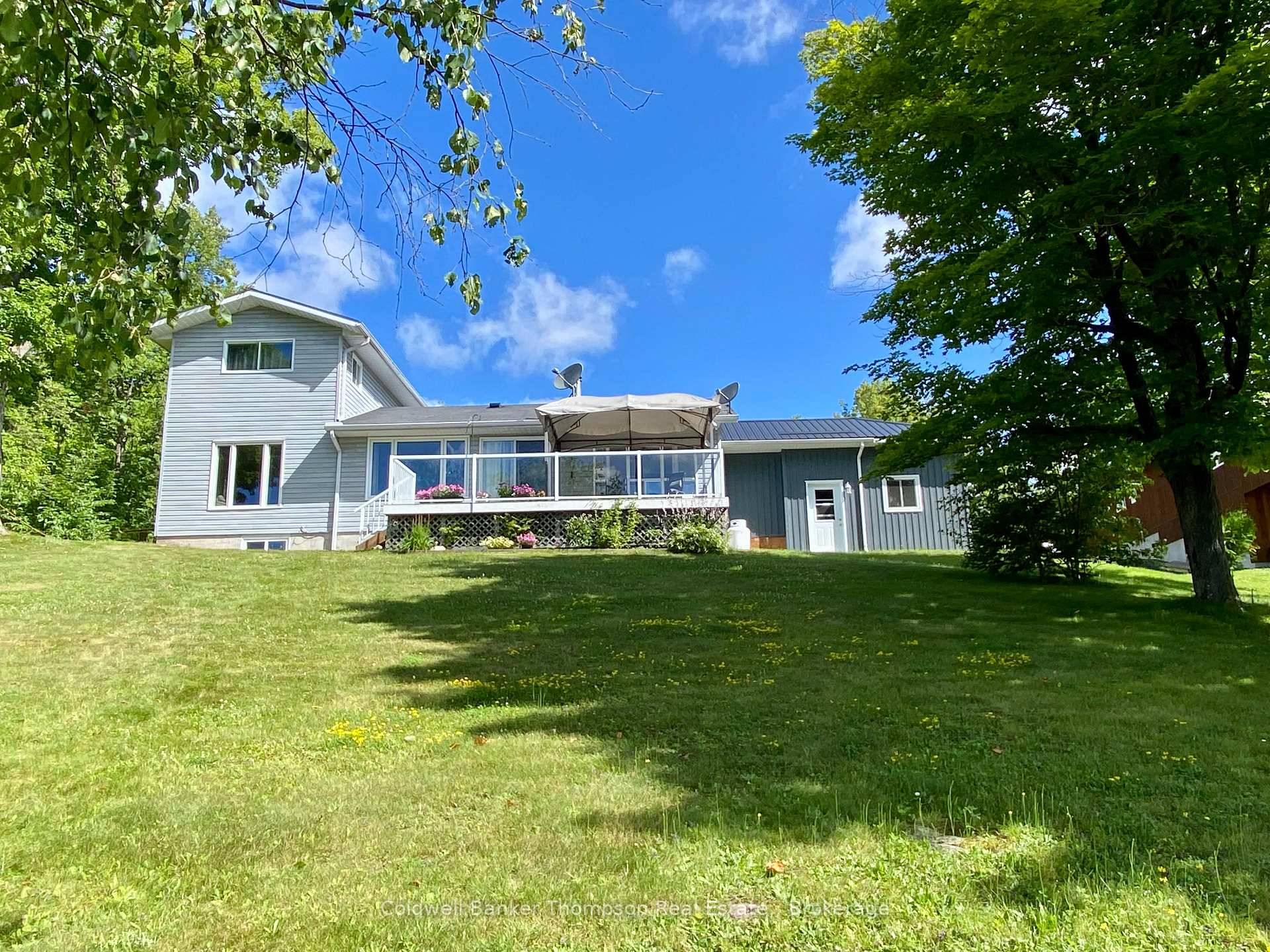 Charming Four Season Waterfront Home on Little Long Lake.