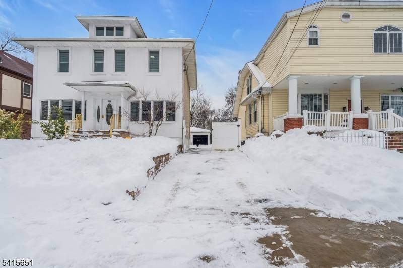 Location Location Location Conveniently located near transportation, parks, and shopping.