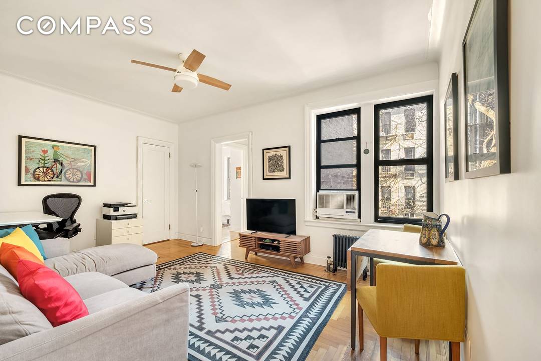 Welcome to 305 E 88th St apartment 3E, an inviting 1 bedroom, 1 bathroom co op residence nestled in the heart of Manhattan s Upper East Side.