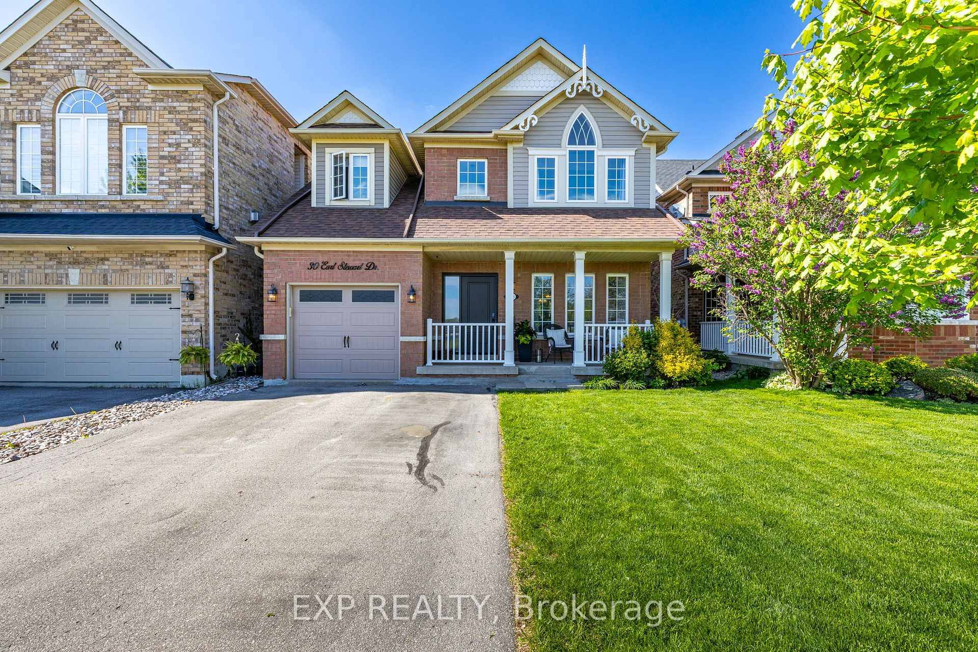 Set In One Of Auroras Most Prestigious, Family Friendly Neighbourhoods, This Beautifully Maintained 3 Bed, 3 Bath Detached Home Delivers Style, Comfort, And A Prime Location.