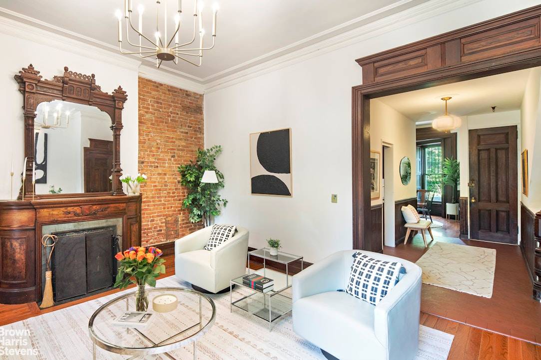 SHOWINGS BY APPOINTMENT ONLY !
