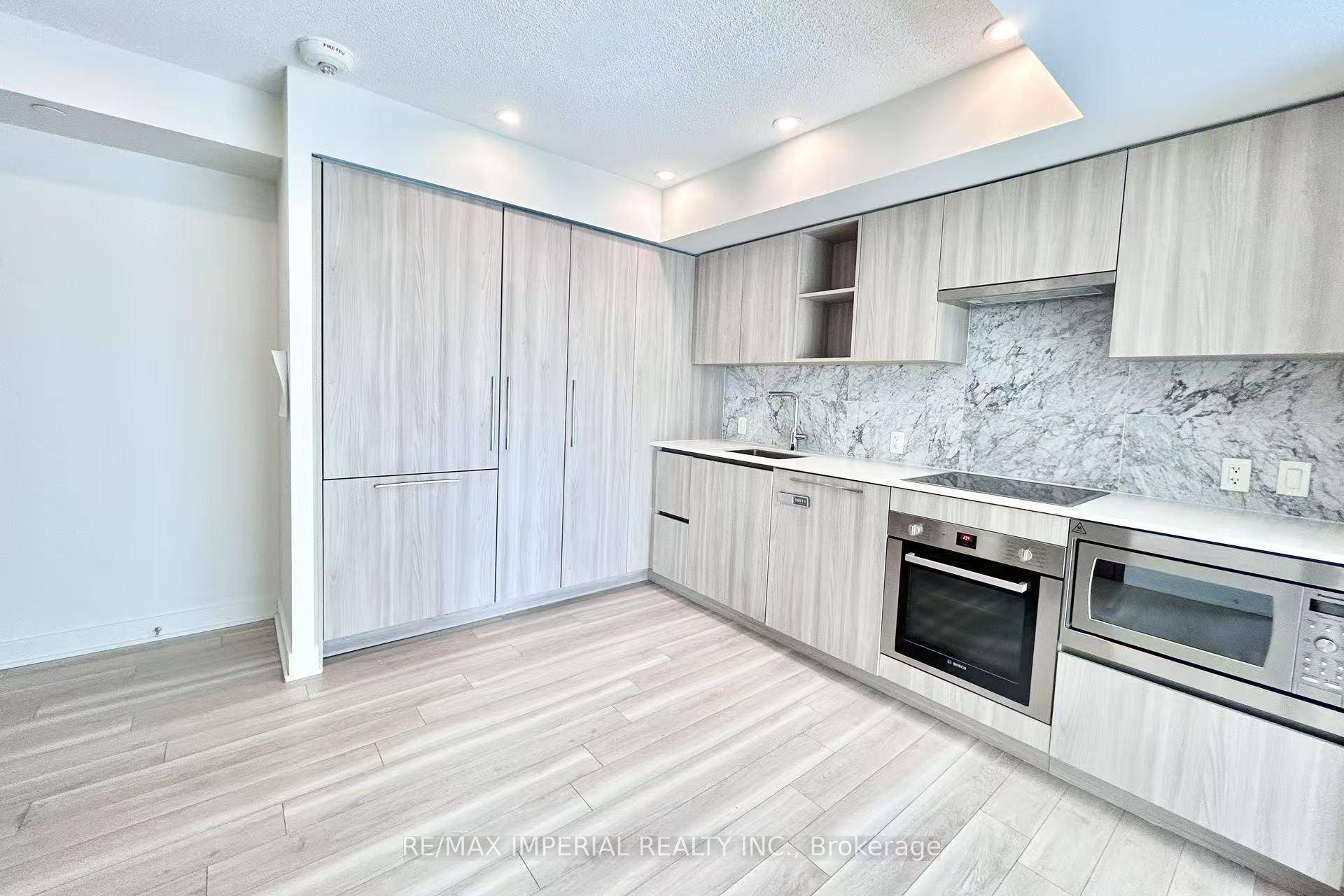 Welcome To This Luxury Southeast 840 Sqft 3 Bedroom Corner Unit At The Lakeshore Condos !