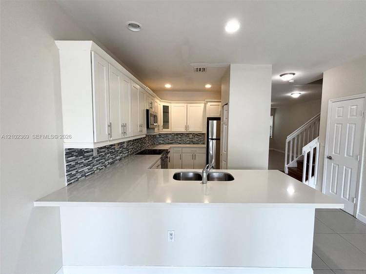 Spacious townhouse located in a gated community in the heart of Doral.