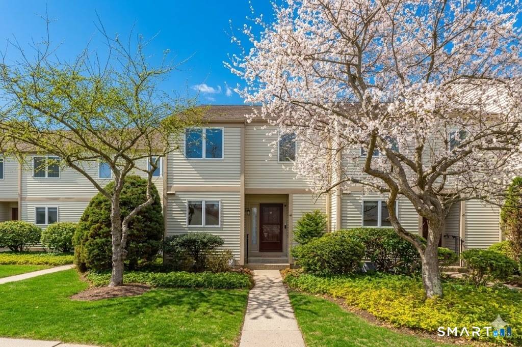 Coastal elegance meets low maintenance living in this beautifully appointed townhouse style 2 bedroom condominium, ideally situated within walking distance of charming downtown Old Saybrook.