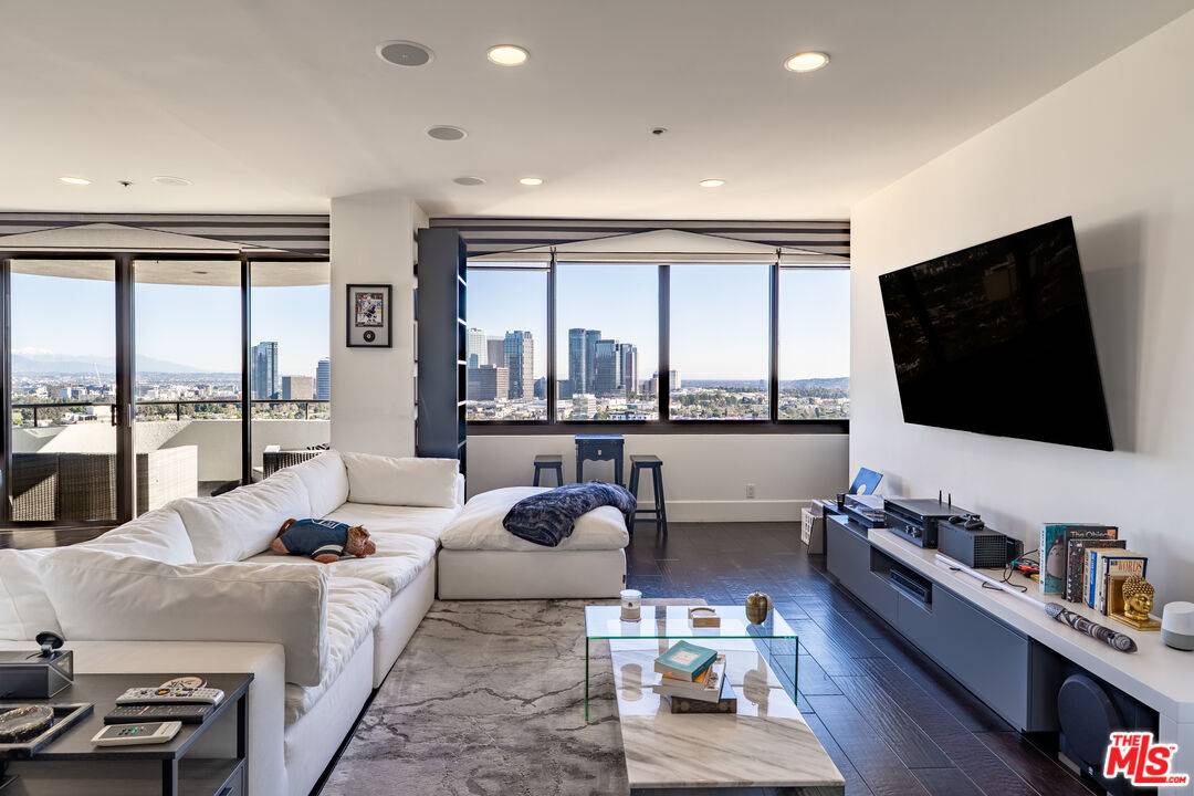 10560 Wilshire Blvd 1BR Westwood La