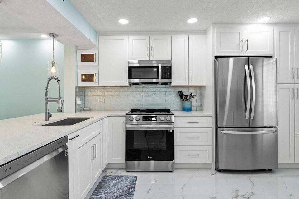 RENTED 26' Season. Stunningly renovated Lancaster model featuring 2 bedrooms and 2 bathrooms.