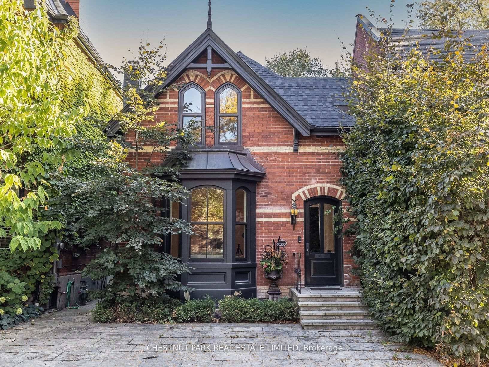 Beautifully crafted 3 1 bedroom detached home located in the heart of Yorkville.