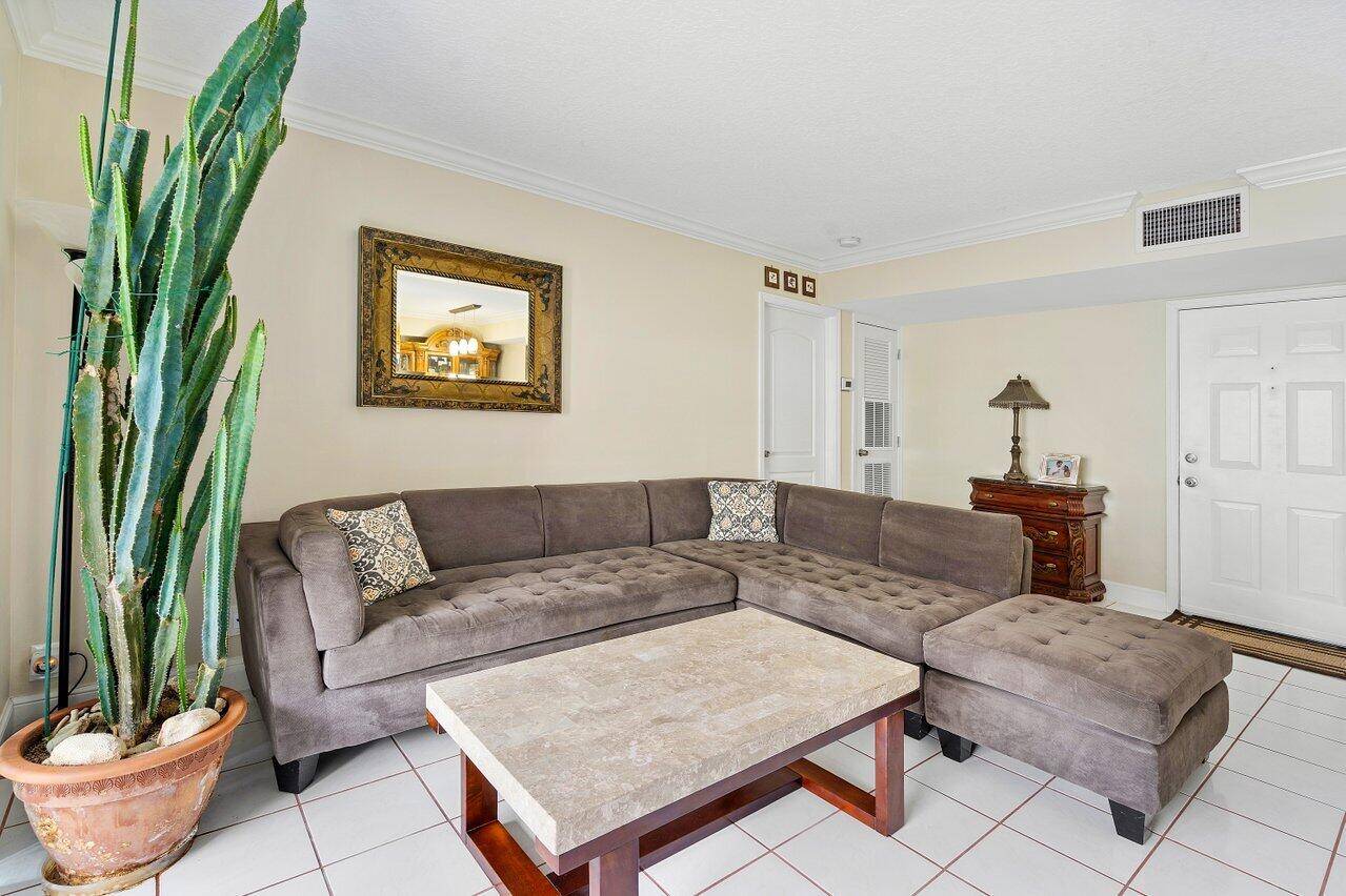 Welcome to your new home in the quiet condo community of Morningstar in Delray Beach, Florida !
