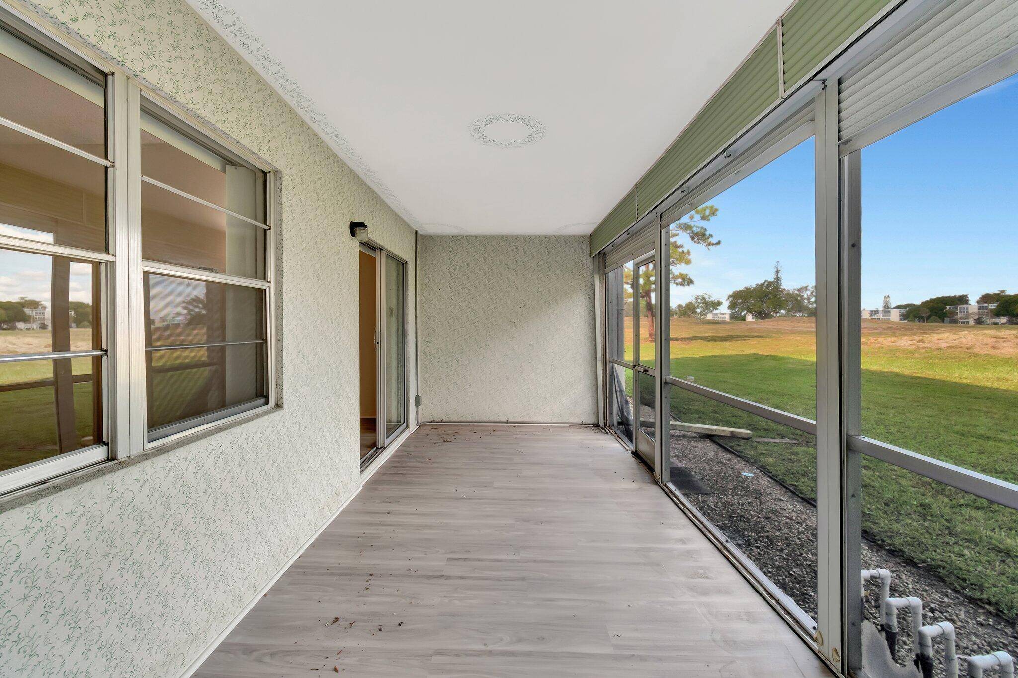 Seller Motivated ! This 2 bed, 1.
